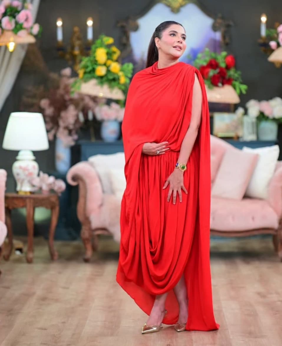 Nida Yasir’s Revealing Dress in Good Morning Pakistan Sparks Backlash