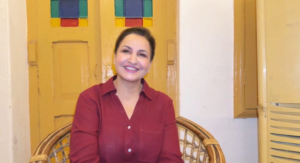 Saba Faisal & Rajab Butt's Reunion Video After Drama Series Rani Saba Faisal & Rajab Butt’s Reunion Video After Drama Series Rani