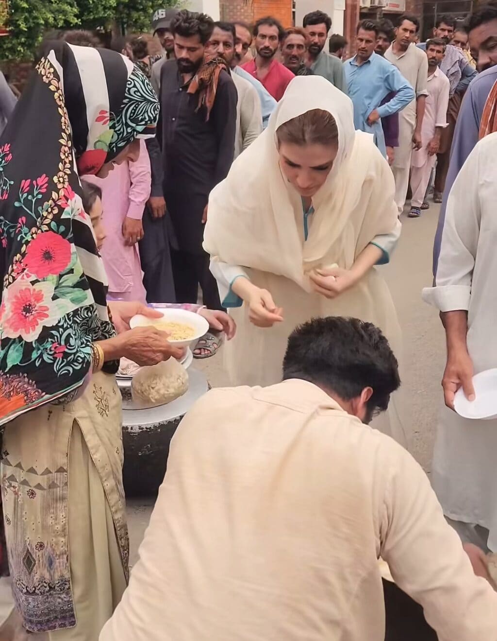 Public Reacts To Rajab Butt Joining Resham’s Niaz