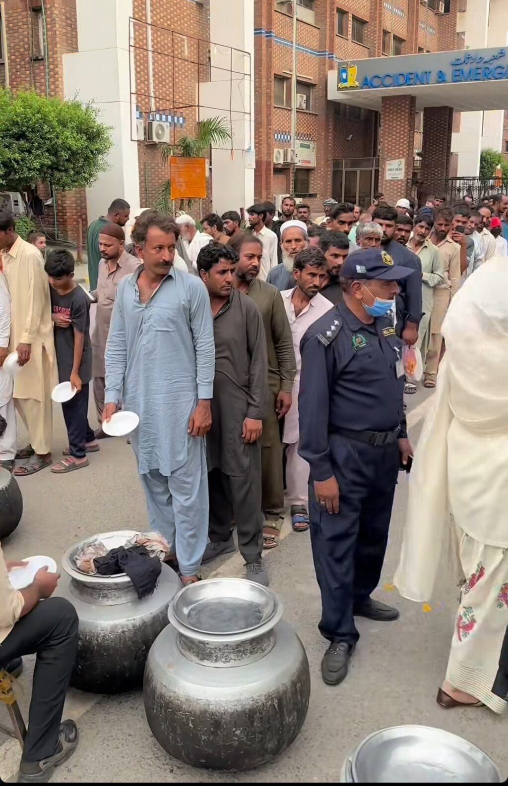 Public Reacts To Rajab Butt Joining Resham’s Niaz