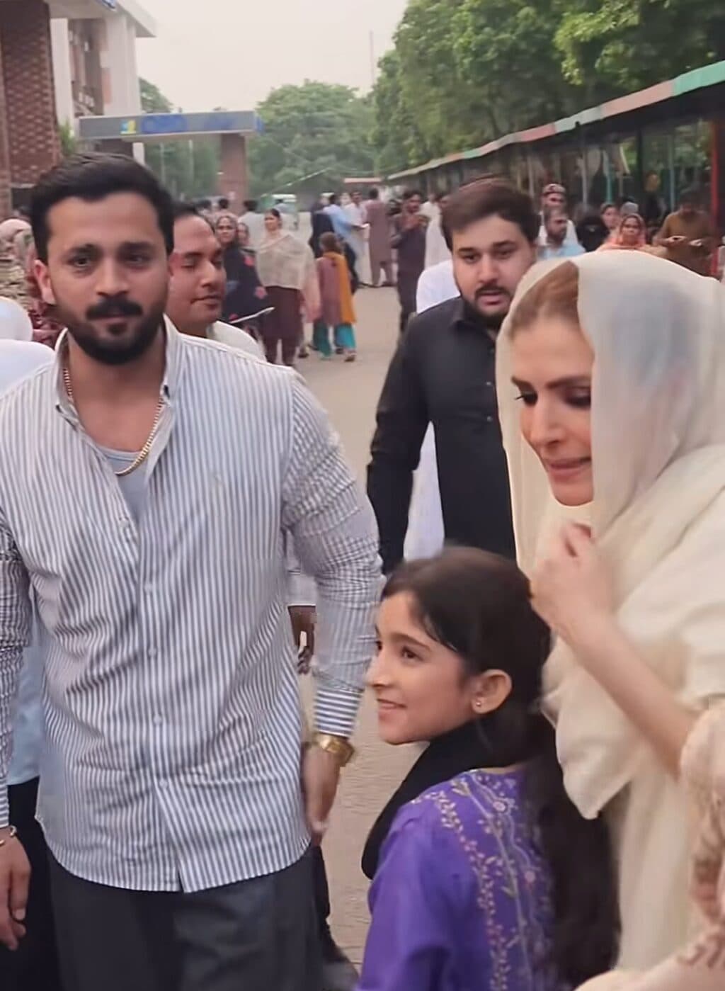 Public Reacts To Rajab Butt Joining Resham’s Niaz