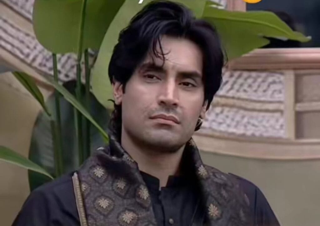 Ahmed Rafique Calls Out Adnan Siddiqui for Targeting Zeyb Ahmed Rafique Calls Out Adnan Siddiqui for Targeting Zeyb
