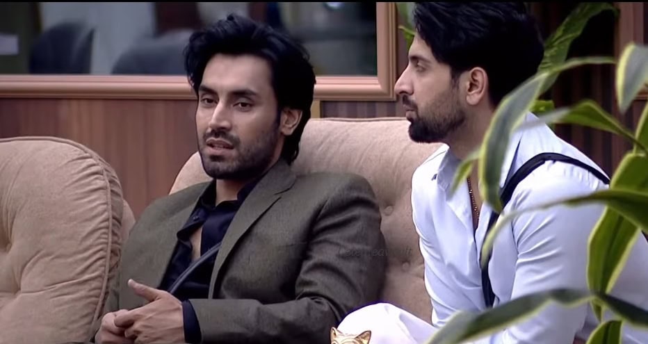 Tamasha 5 - Zayb Heavily Criticized for Mocking Babrik's Appearance & Clothing Tamasha 5 – Zayb Heavily Criticized for Mocking Babrik’s Appearance & Clothing
