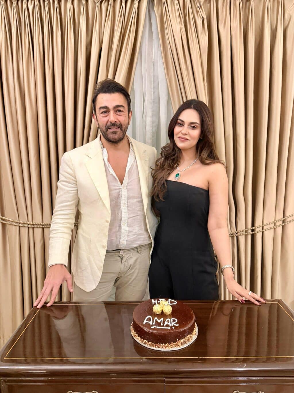 Amar Khan Celebrates Her Birthday With Shaan Shahid & Friends Amar Khan Celebrates Her Birthday With Shaan Shahid & Friends