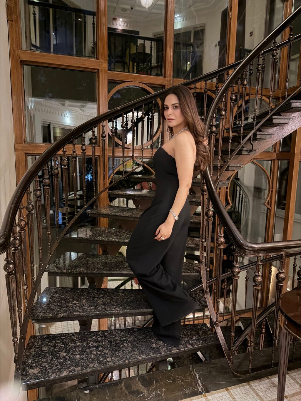 Amar Khan Celebrates Her Birthday With Shaan Shahid & Friends Amar Khan Celebrates Her Birthday With Shaan Shahid & Friends