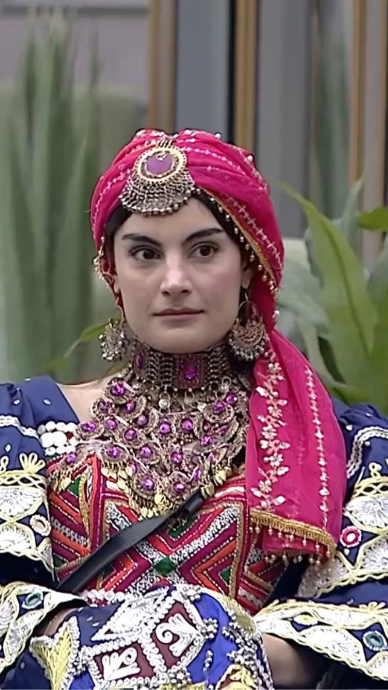 Is Esra Ayesha In Love With Zayb Is Esra Ayesha In Love With Zayb