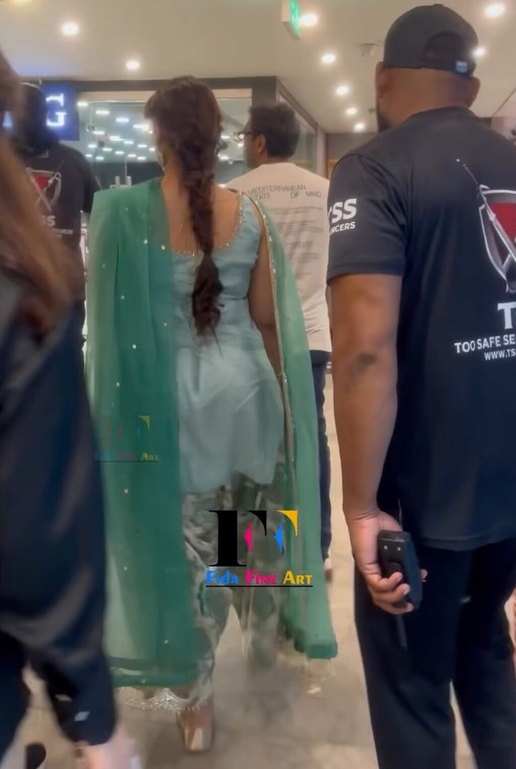 Hareem Farooq's Ill-Fitted Outfit Sparks Public Outrage Hareem Farooq’s Ill-Fitted Outfit Sparks Public Outrage