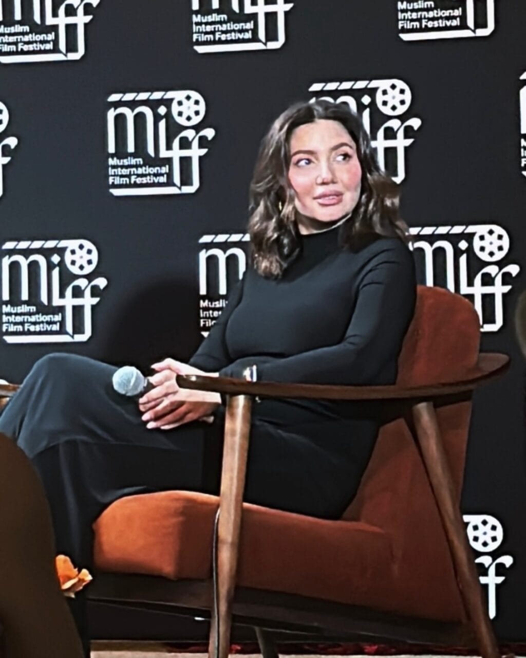 Mahira Khan Shows Off Her Baby Bump In Latest Appearance Mahira Khan Shows Off Her Baby Bump In Latest Appearance