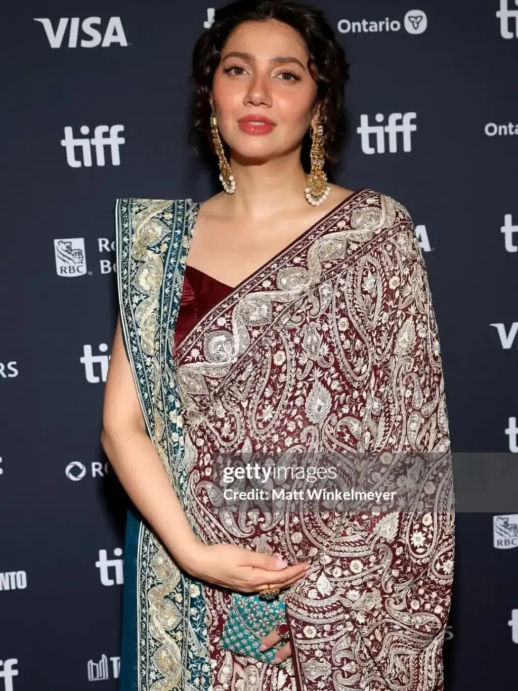 Mahira Khan Announces Pregnancy