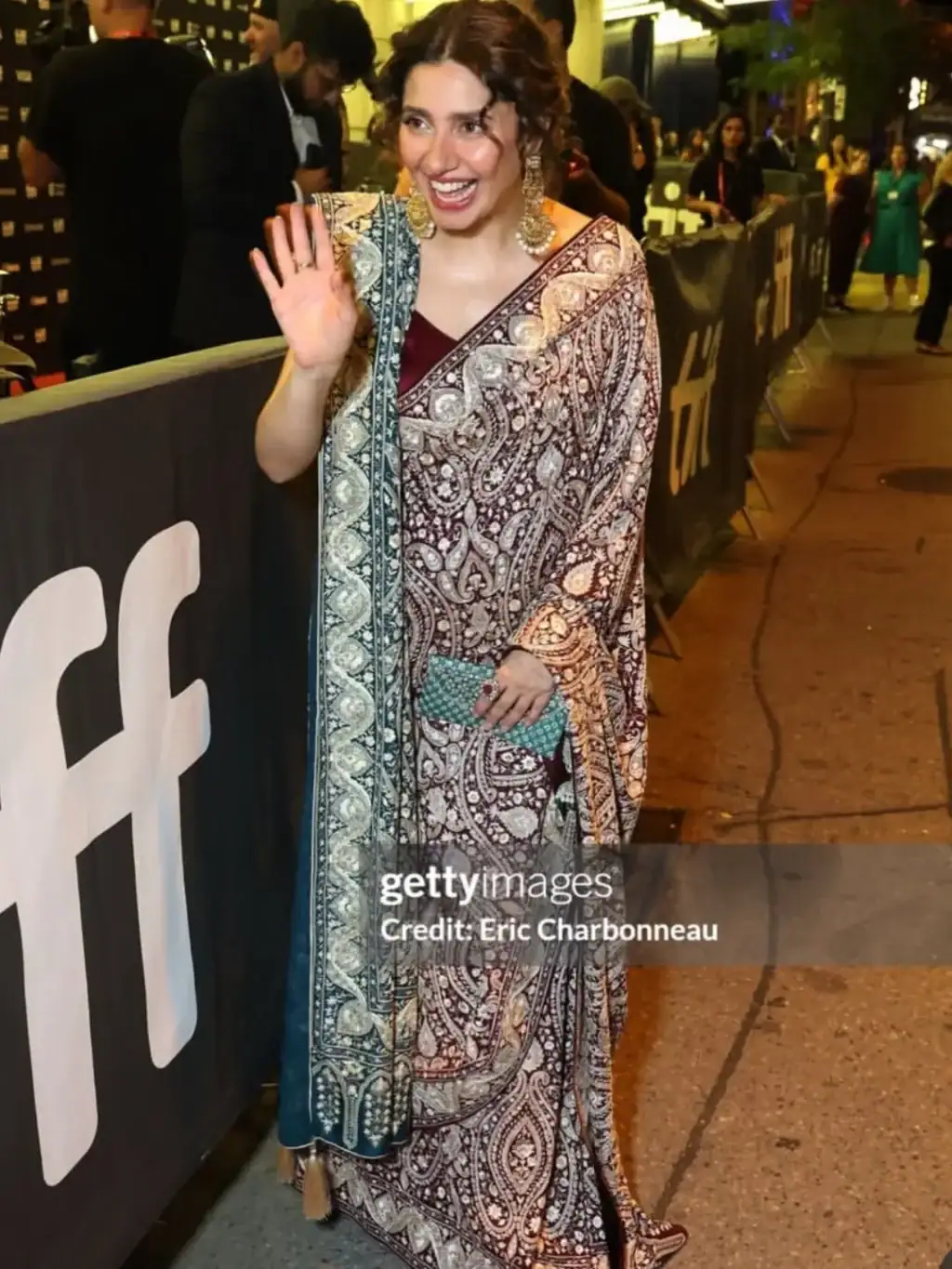 Mahira Khan Announces Pregnancy