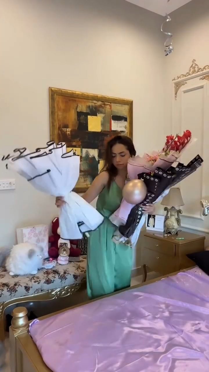 Pakistani Influencer's Expensive Birthday By Sugar Daddy Pakistani Influencer's Expensive Birthday By Sugar Daddy