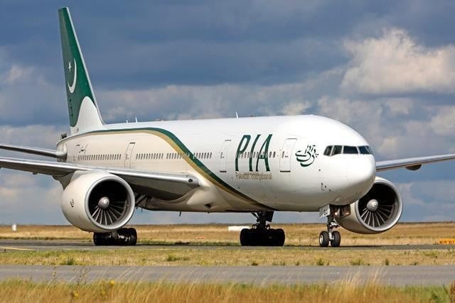 PIA Uniforms Get A Makeover By Top Pakistani Designers PIA Uniforms Get A Makeover By Top Pakistani Designers