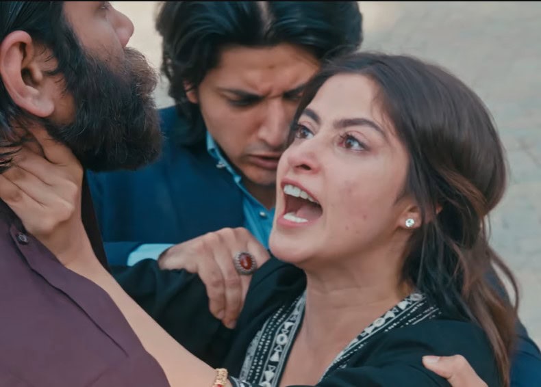 Zanjeerain Episode 37 - Sajal Aly's Stellar Performance Impresses Fans Zanjeerain Episode 37 – Sajal Aly’s Stellar Performance Impresses Fans