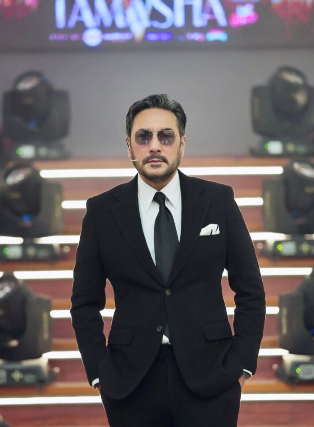 Adnan Siddiqui's Picture with Tamasha Female Contestants Invites MPTH Trolling Andan Siddiqui’s Picture with Tamasha Female Contestants Invites MPTH Trolling