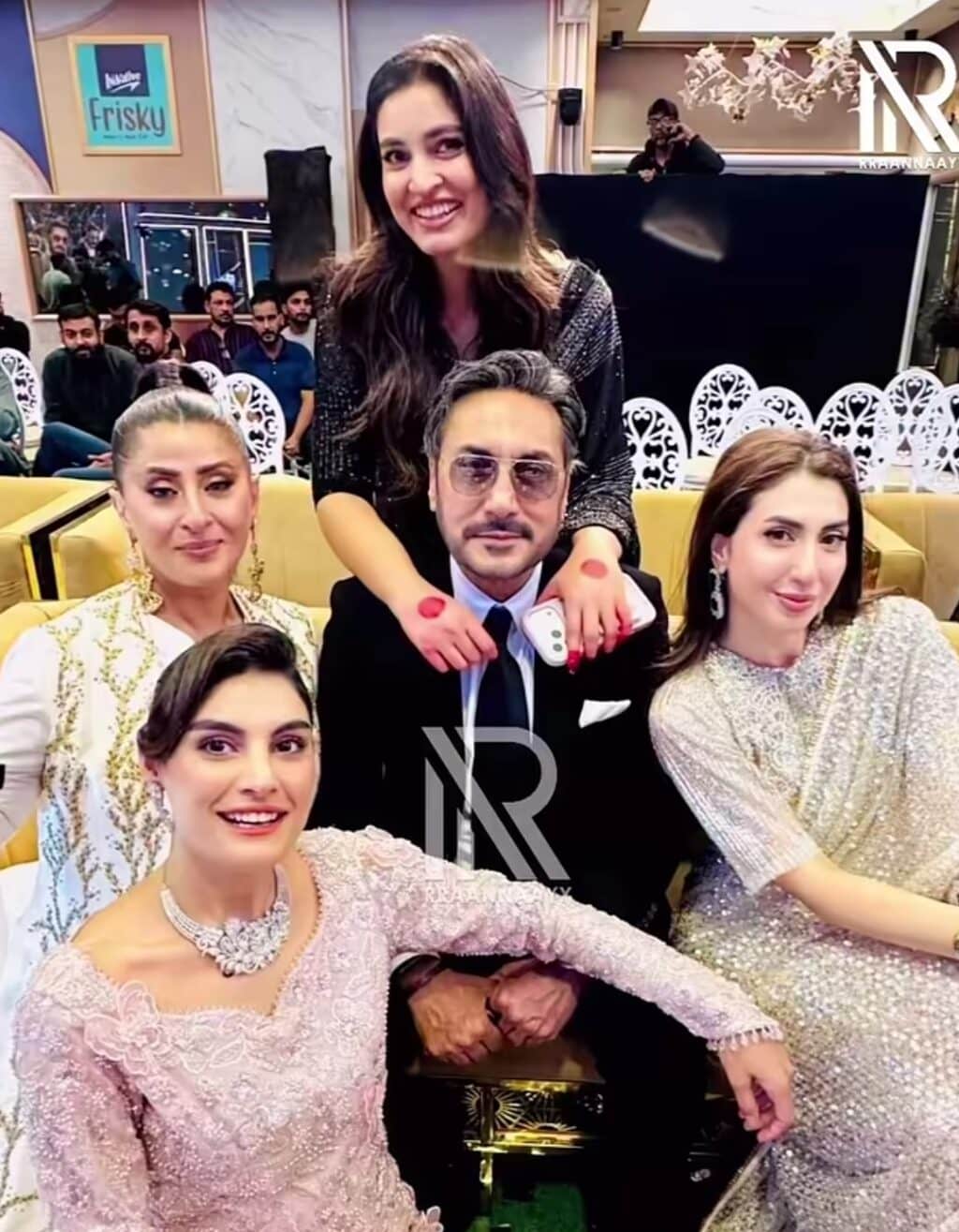 Adnan Siddiqui's Picture with Tamasha Female Contestants Invites MPTH Trolling Andan Siddiqui’s Picture with Tamasha Female Contestants Invites MPTH Trolling