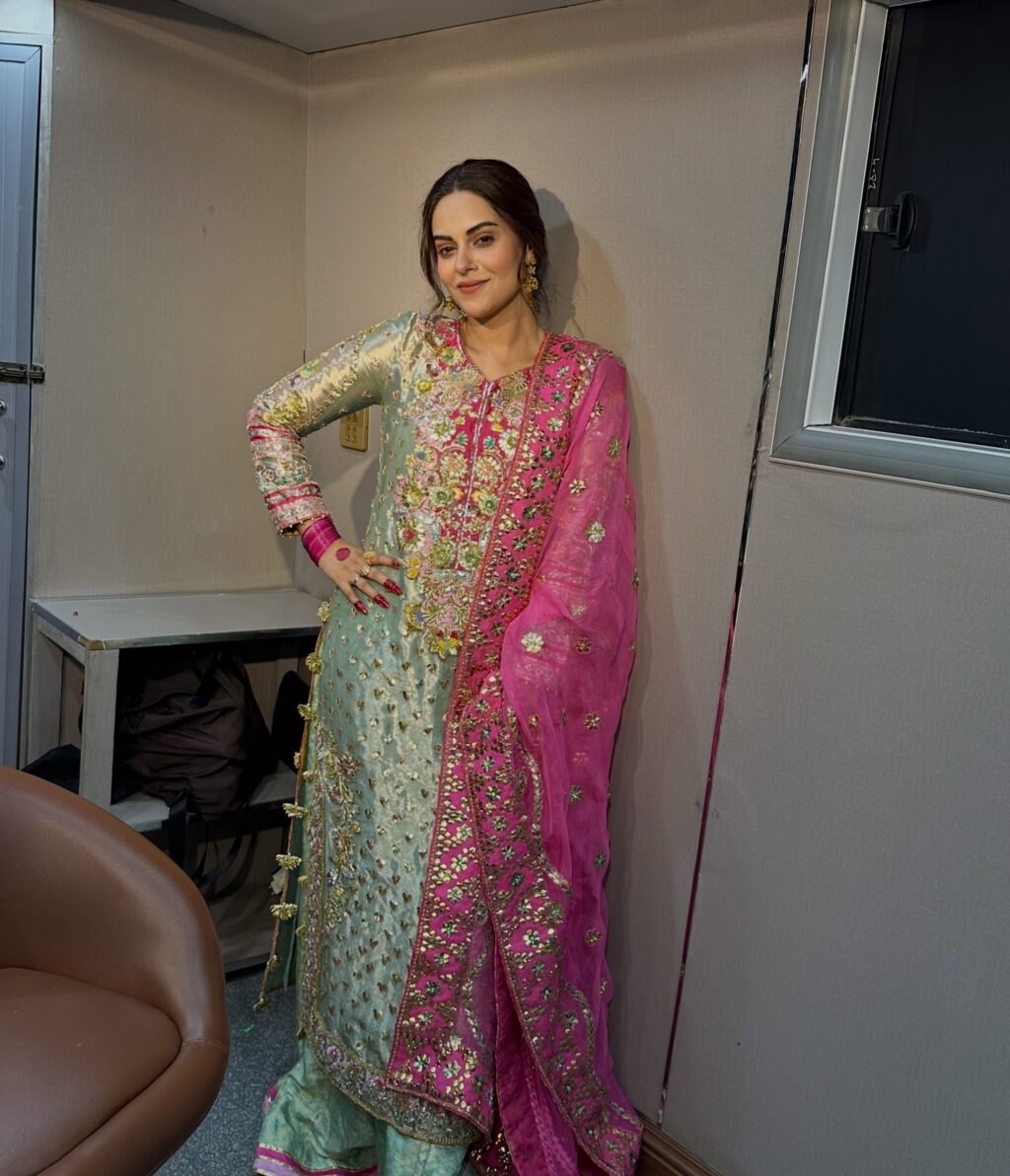 Amar Khan’s Formal Looks in Mitti de Baway Amar Khan’s Formal Looks in Mitti de Baway