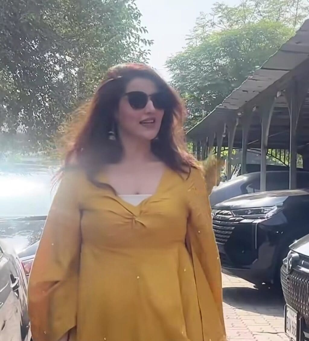 Hareem Farooq’s Outfit Choice For University Visit Criticized
