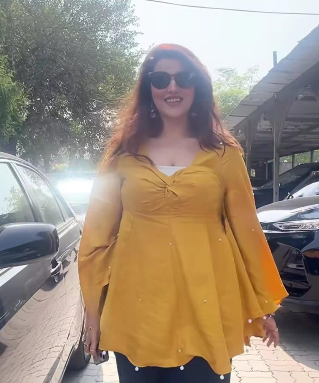 Hareem Farooq’s Outfit Choice For University Visit Criticized