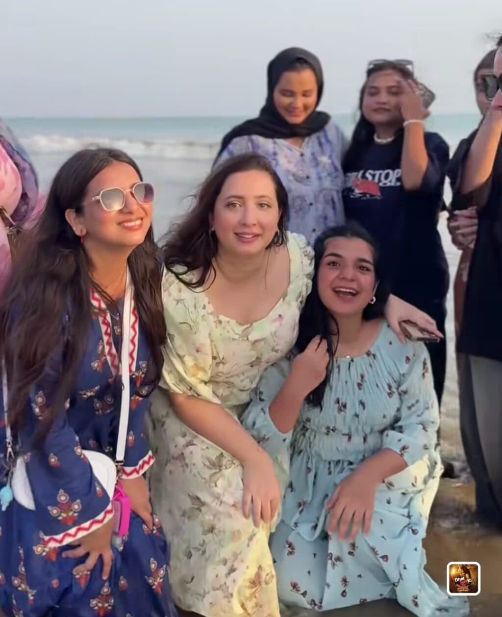 Komal Aziz Criticized For Her Show Off Picnic with Staff Komal Aziz Criticized For Her Show Off Picnic with Staff
