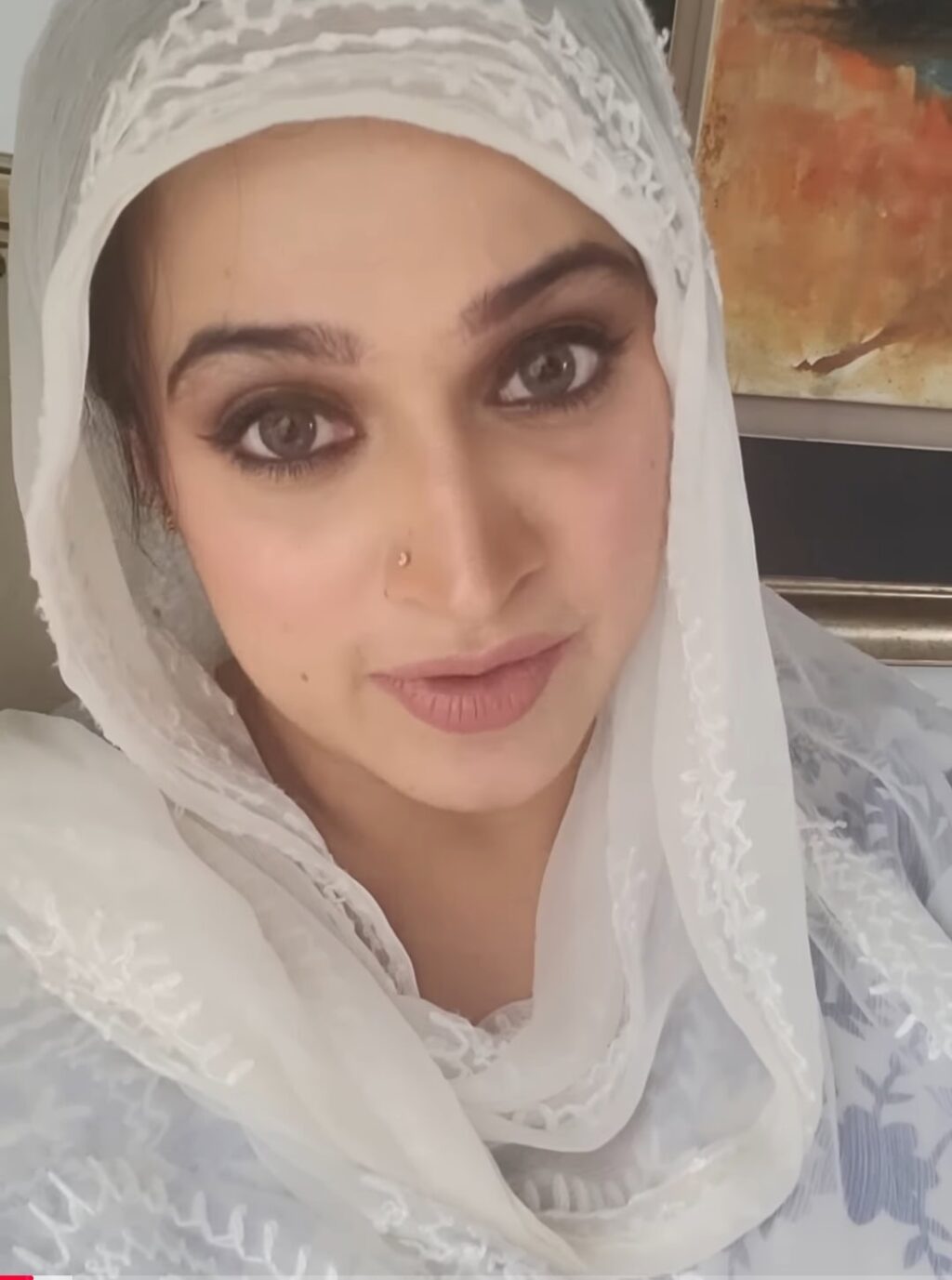Noor Bukhari Warns Netizens of “Azaab” After Lip Fillers Criticism Noor Bukhari Warns Netizens of “Azaab” After Lip Fillers Criticism