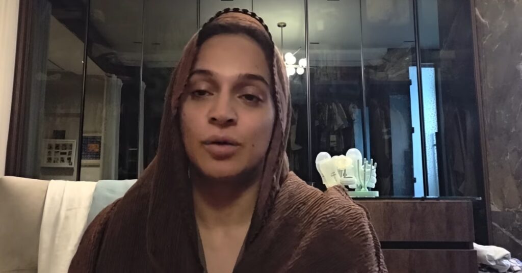 Noor Bukhari Warns Netizens of “Azaab” After Lip Fillers Criticism Noor Bukhari Warns Netizens of “Azaab” After Lip Fillers Criticism