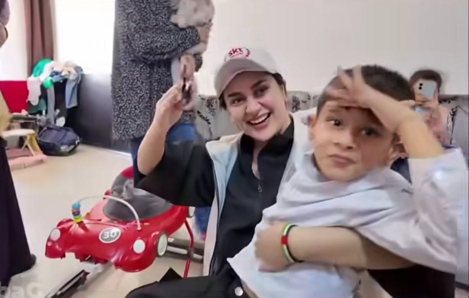 Pakistani Actors Praised for Their Charity Act for Palestinians In Jordan Pakistani Actors Praised for Their Charity Act for Palestinians In Jordan