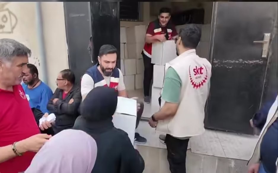 Pakistani Actors Praised for Their Charity Act for Palestinians In Jordan Pakistani Actors Praised for Their Charity Act for Palestinians In Jordan