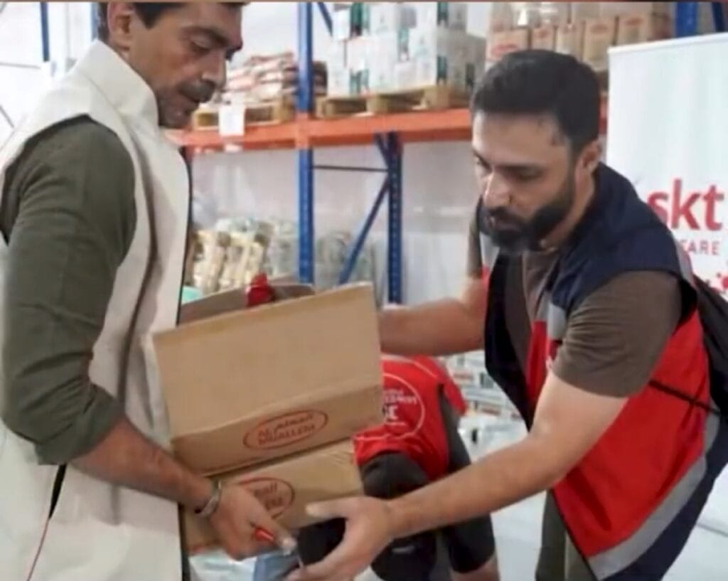 Pakistani Actors Praised for Their Charity Act for Palestinians In Jordan Pakistani Actors Praised for Their Charity Act for Palestinians In Jordan