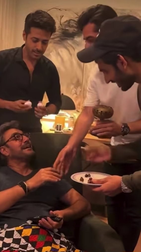 Saif Ali Khan & Others Visit Adnan Siddiqui - Shed Evil Eye on Laila's Demand Saif Ali Khan & Others Visit Adnan Siddiqui – Shed Evil Eye on Laila’s Demand