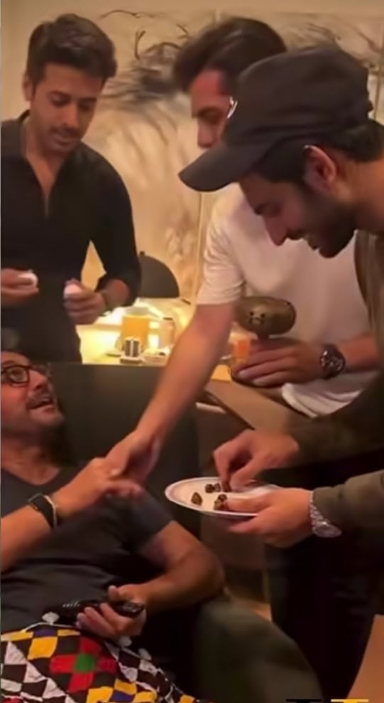 Saif Ali Khan & Others Visit Adnan Siddiqui - Shed Evil Eye on Laila's Demand Saif Ali Khan & Others Visit Adnan Siddiqui – Shed Evil Eye on Laila’s Demand
