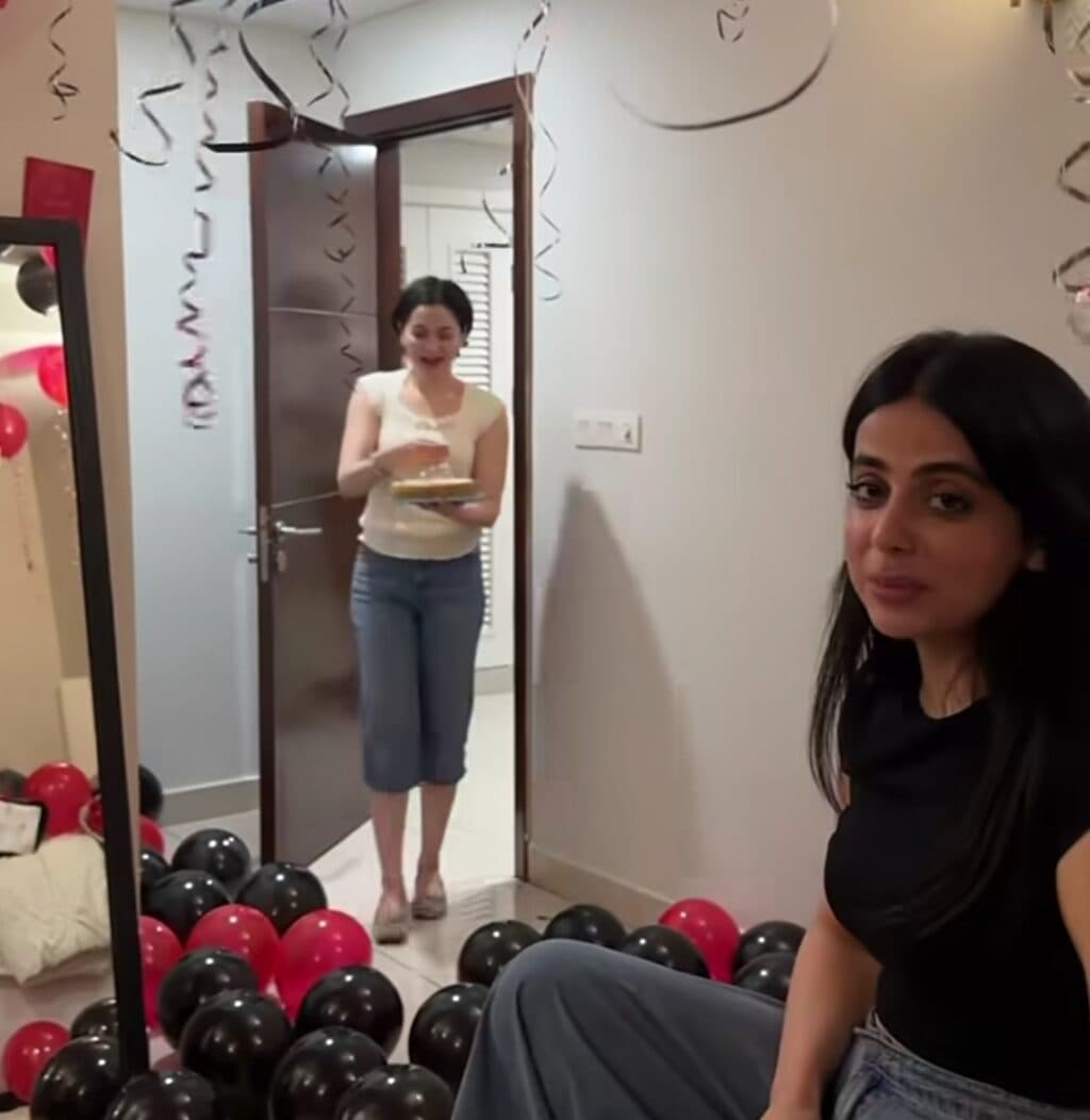 Hania Aamir Celebrates Yashma Gill's Birthday Hania Aamir Celebrates Yashma Gill’s Birthday