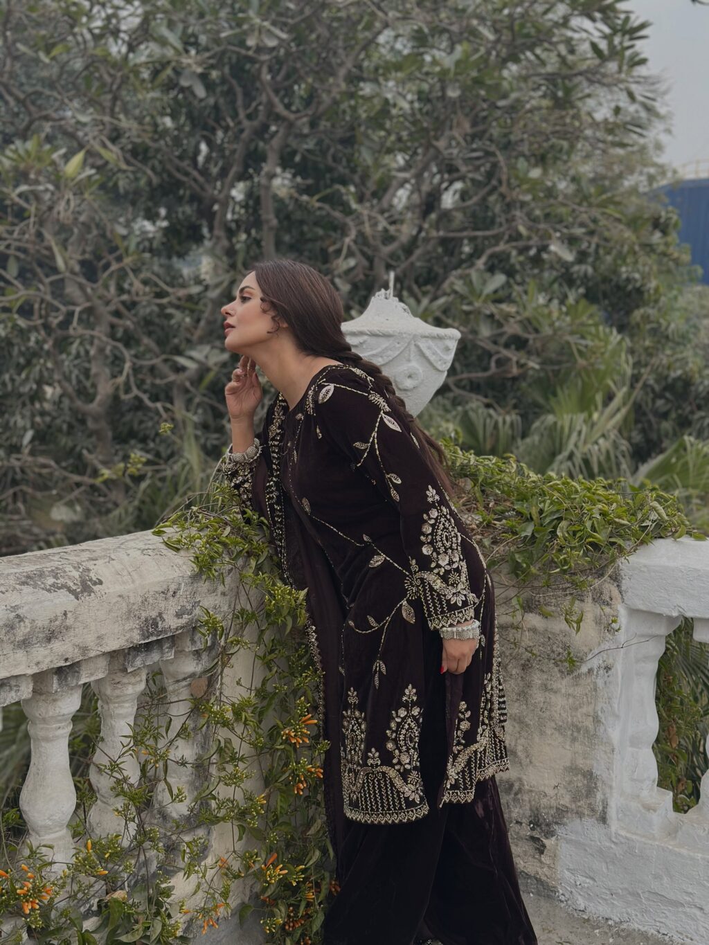 Amar Khan’s Formal Looks in Mitti de Baway Amar Khan’s Formal Looks in Mitti de Baway