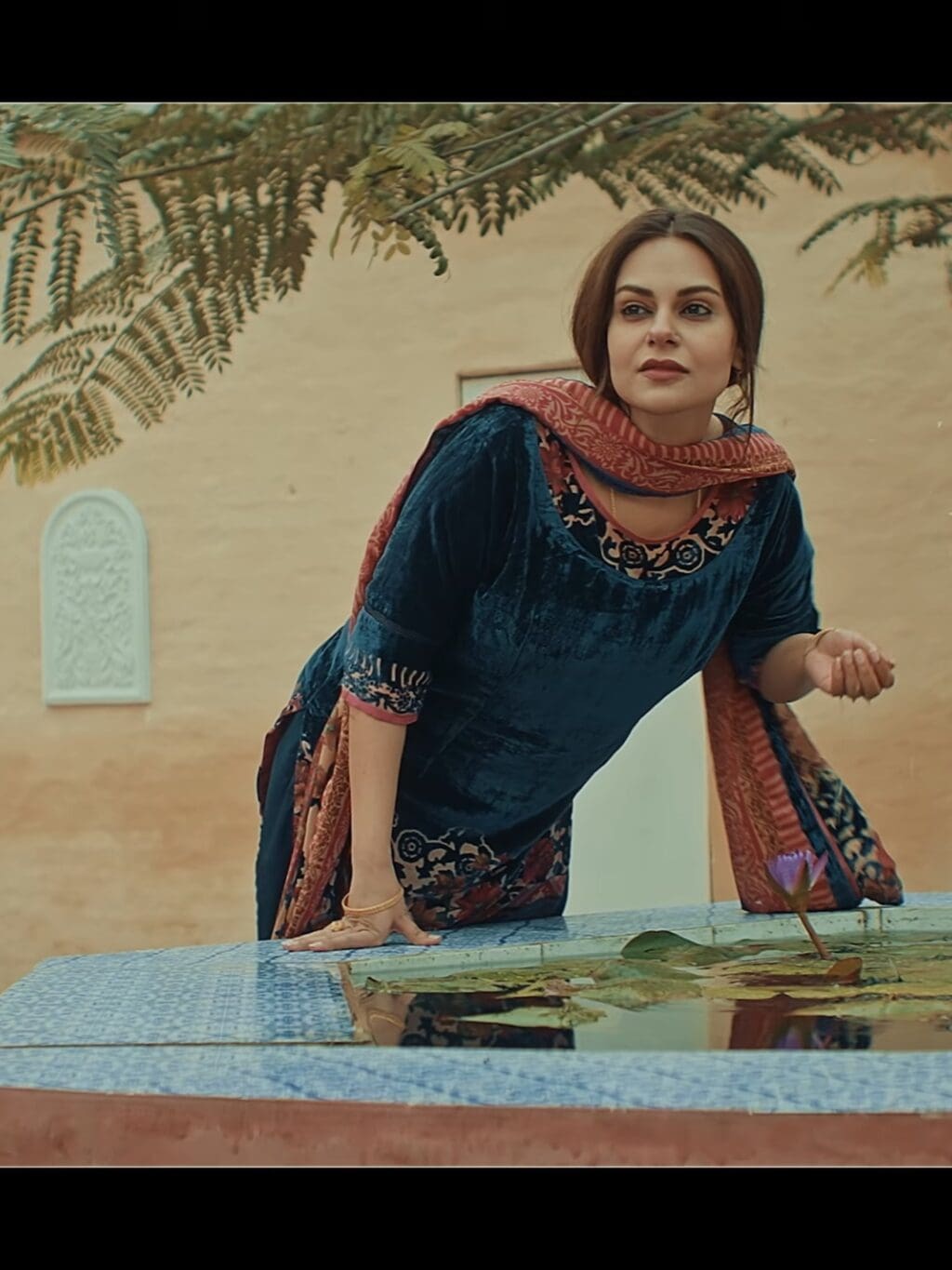 Amar Khan’s Formal Looks in Mitti de Baway Amar Khan’s Formal Looks in Mitti de Baway