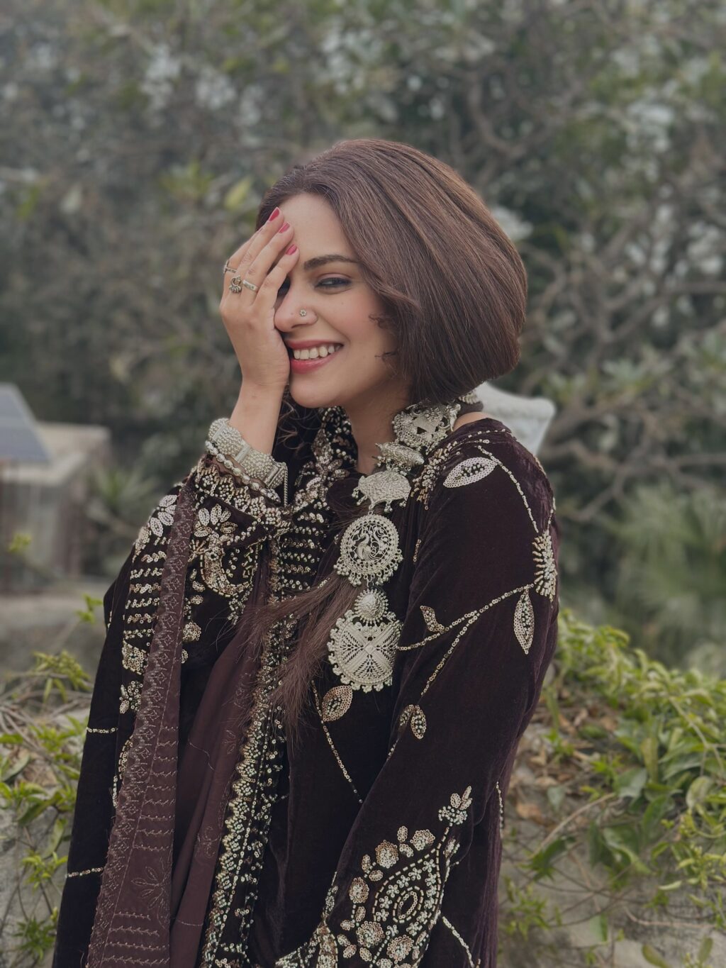 Amar Khan’s Formal Looks in Mitti de Baway Amar Khan’s Formal Looks in Mitti de Baway