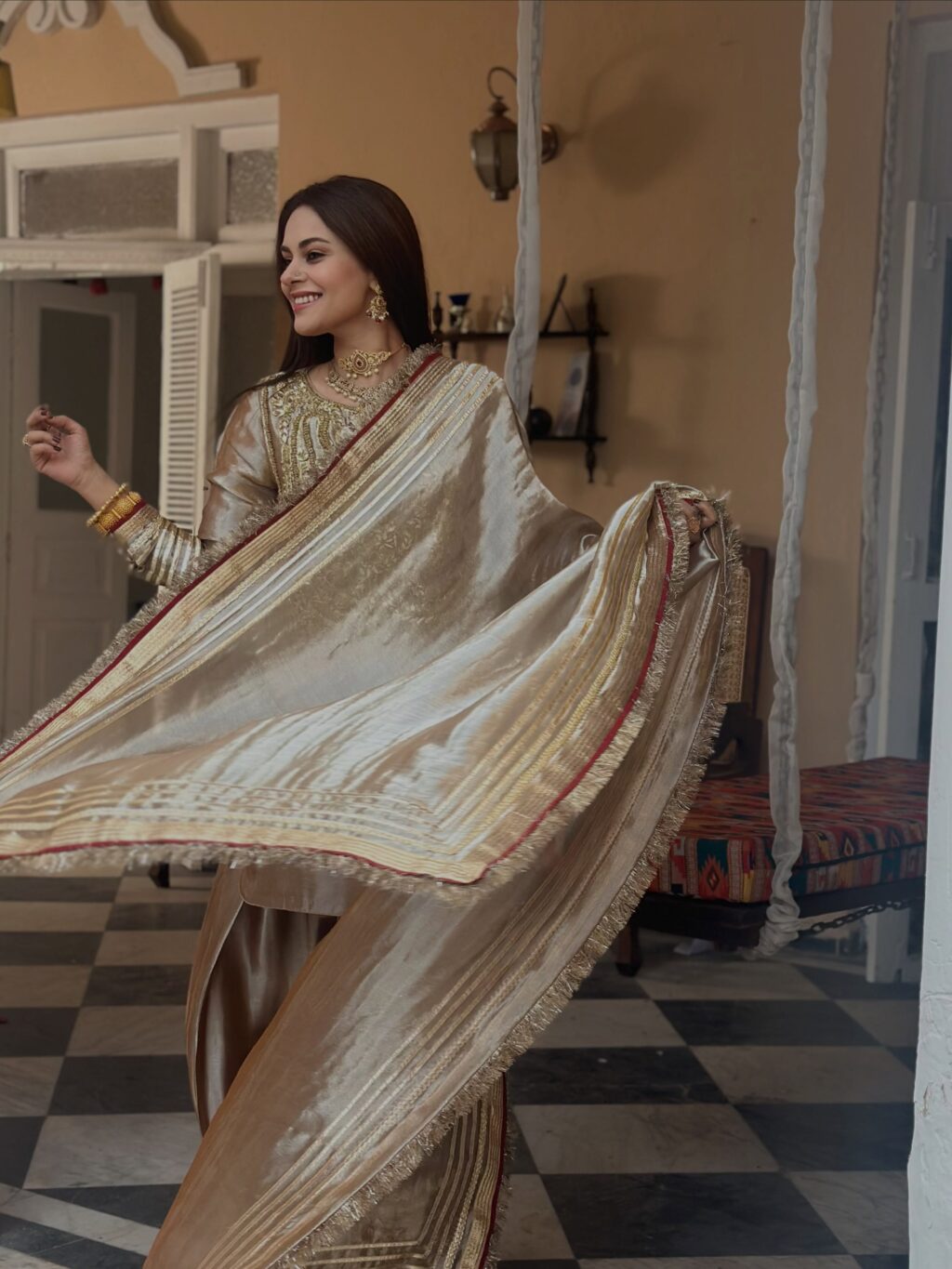 Amar Khan’s Formal Looks in Mitti de Baway Amar Khan’s Formal Looks in Mitti de Baway