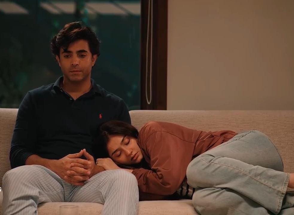 Dar e Nijaat Episode 19 - Durefishan Praised For Realistic Panic Attack Dar e Nijaat Episode 19 – Durefishan Praised For Realistic Panic Attack
