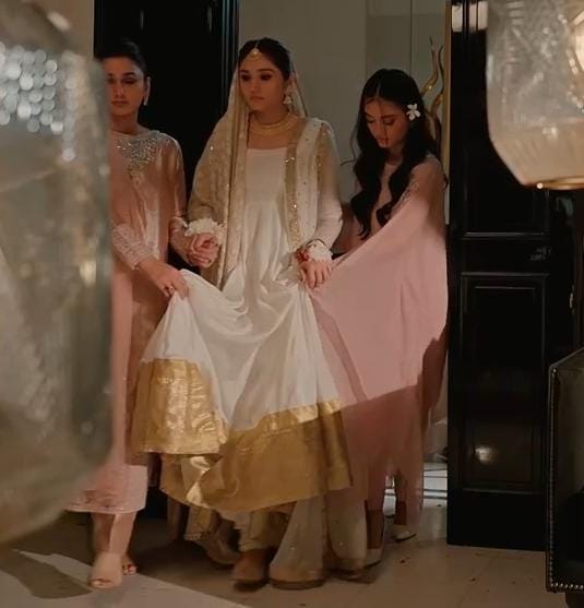 Durefishan Nikkah Outfit Details From Dar e Nijaat
