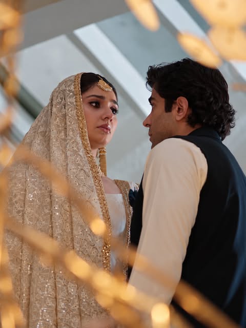 Durefishan Nikkah Outfit Details From Dar e Nijaat