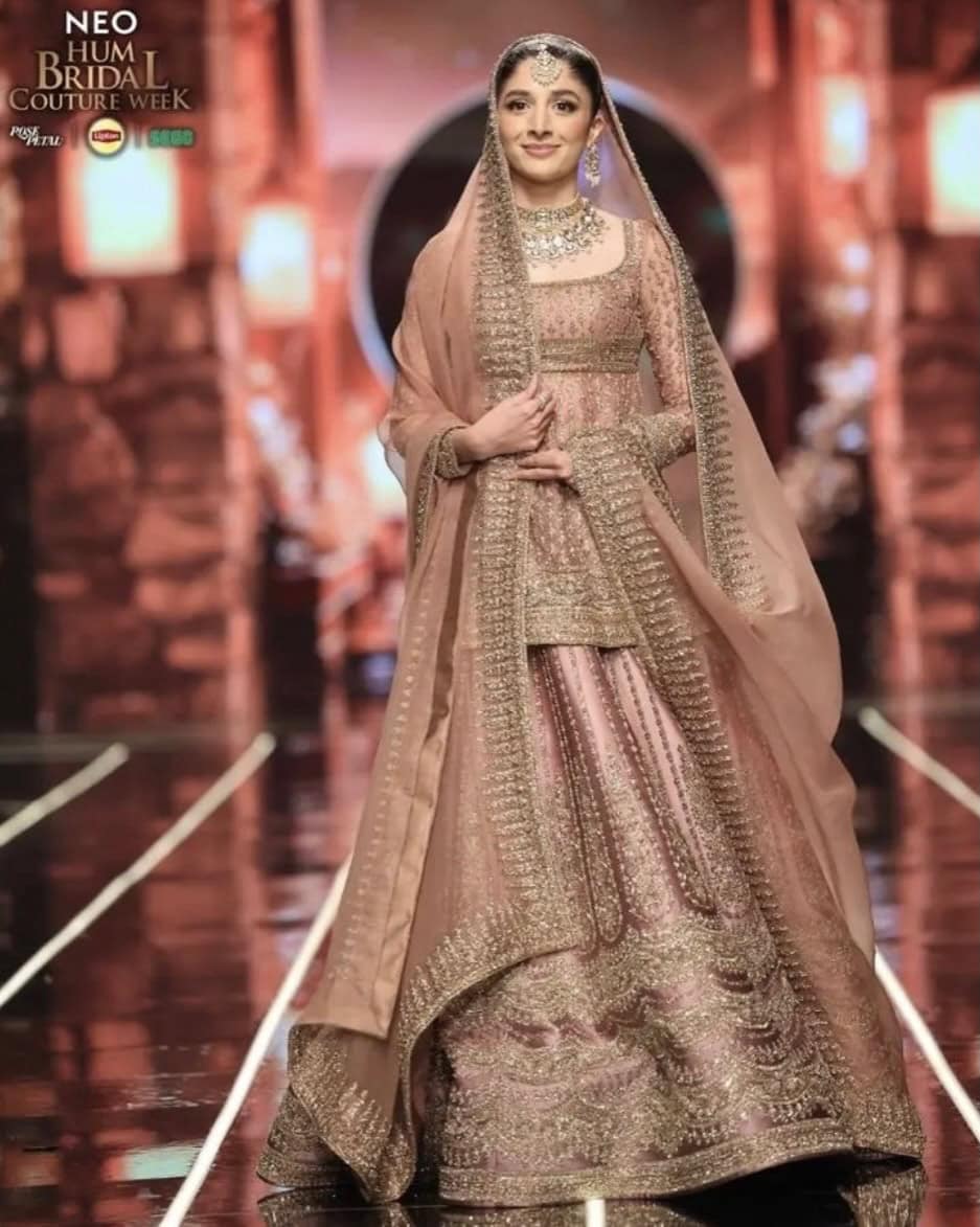 Durefishan Saleem Repeats Mawra Hocane's Outfit On Ramp Auto Draft