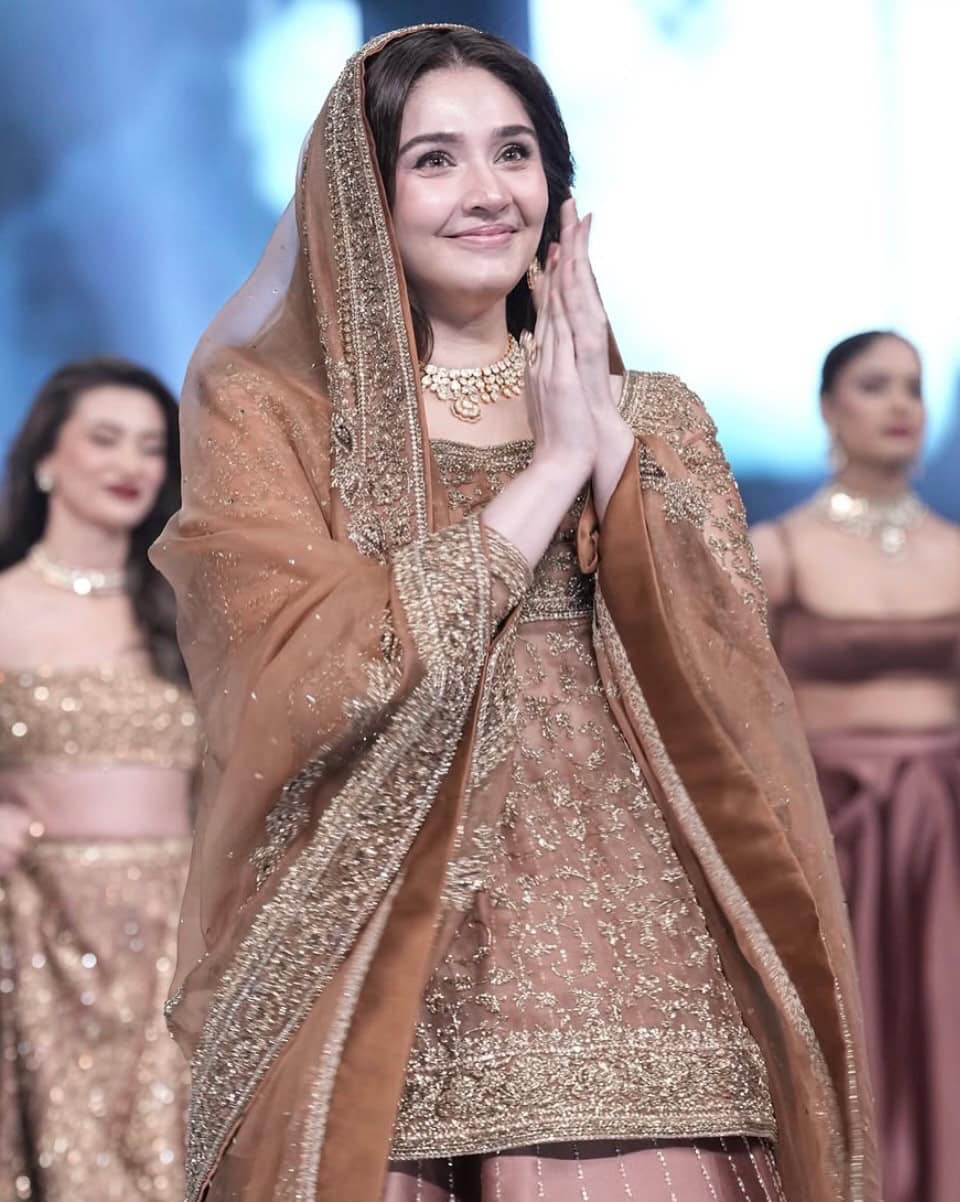 Durefishan Saleem Repeats Mawra Hocane's Outfit On Ramp Auto Draft