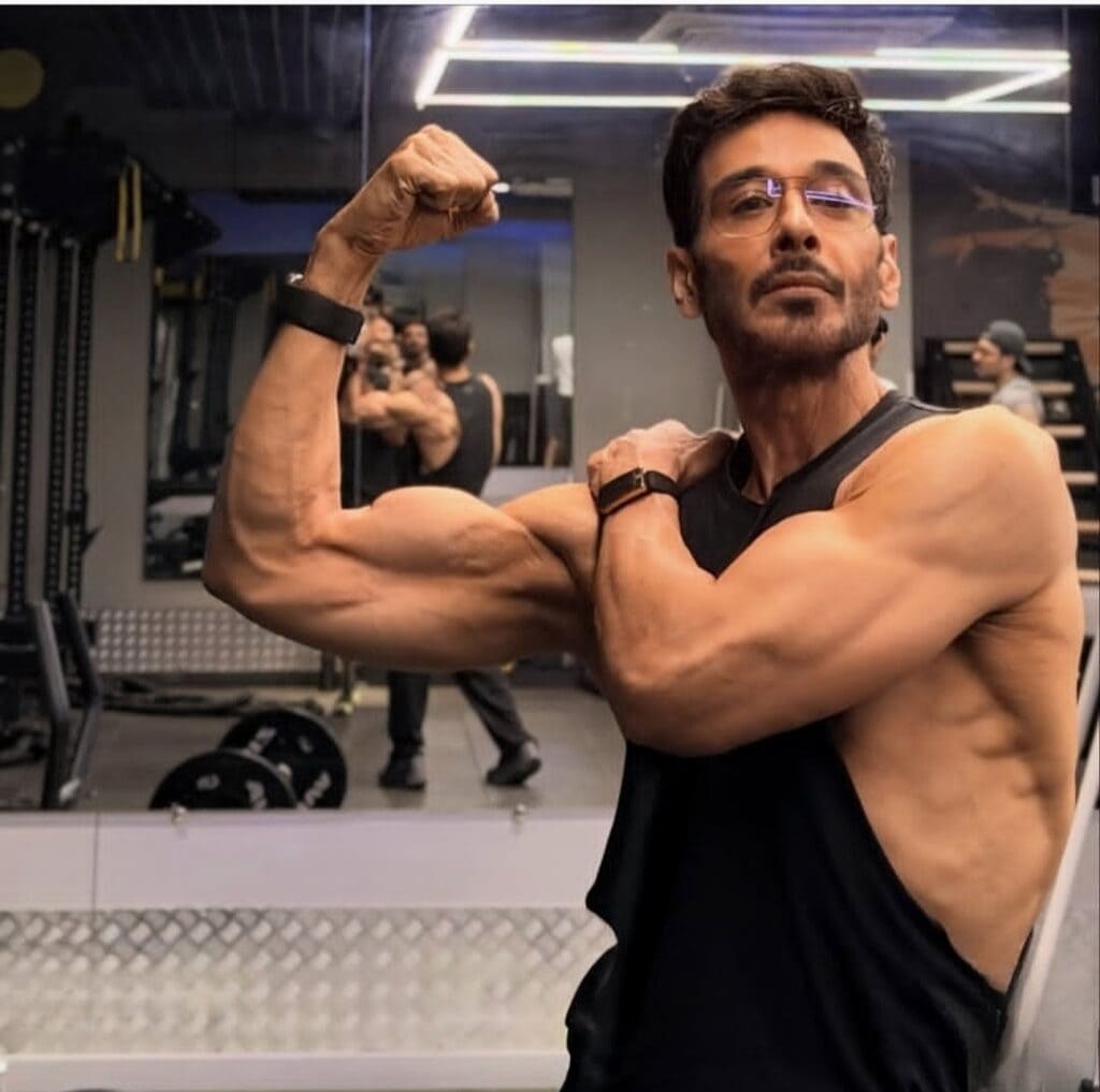 Faysal Quraishi Heavily Trolled for Flexing His Muscles Faysal Quraishi Heavily Trolled for Flexing His Muscles