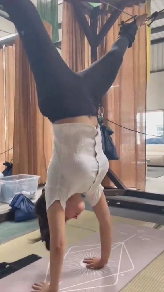 Dr Fazeela Abbasi's Extreme Pilates Routine Goes Viral Dr Fazeela Abbasi's Extreme Pilates Routine Goes Viral