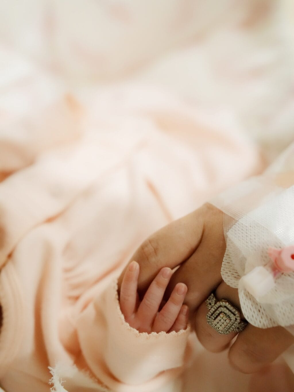 Anchor Hina Niazi Welcomes First Child Anchor Hina Niazi Welcomes First Child