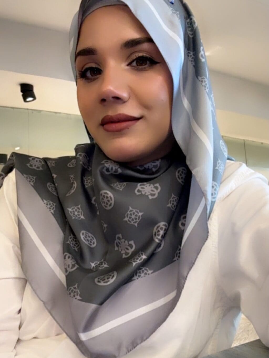 Kiran Ashfaque Hussein Dar Starts Hijab & Responds To Questions Kiran Ashfaque Hussein Dar Starts Hijab & Responds To Question