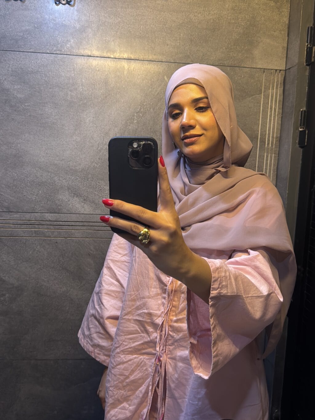Kiran Ashfaque Hussein Dar Starts Hijab & Responds To Questions Kiran Ashfaque Hussein Dar Starts Hijab & Responds To Question