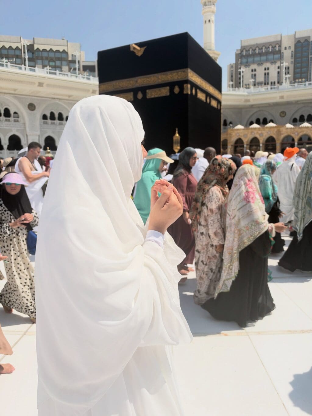 Kiran Ashfaque’s First Umrah with Husband After Religious Transformation