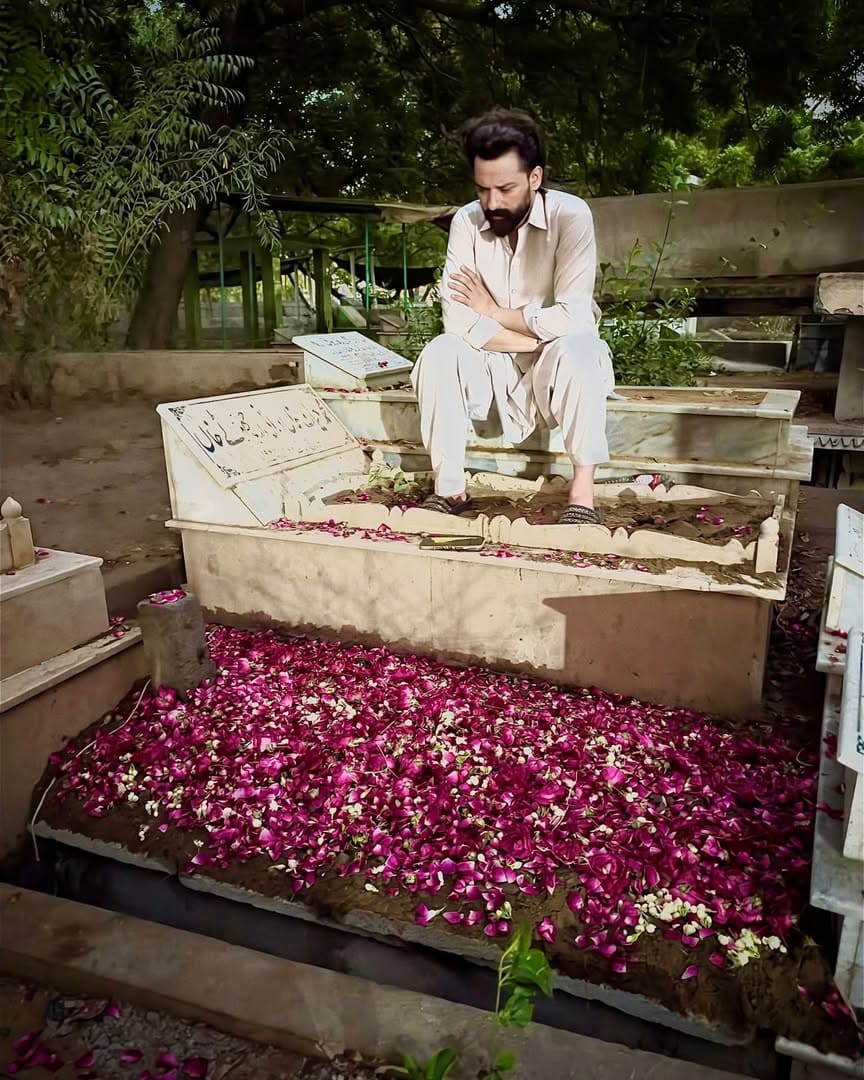 Noman Habib Under Fire On Sitting On Grave After Mother's Passing Auto Draft