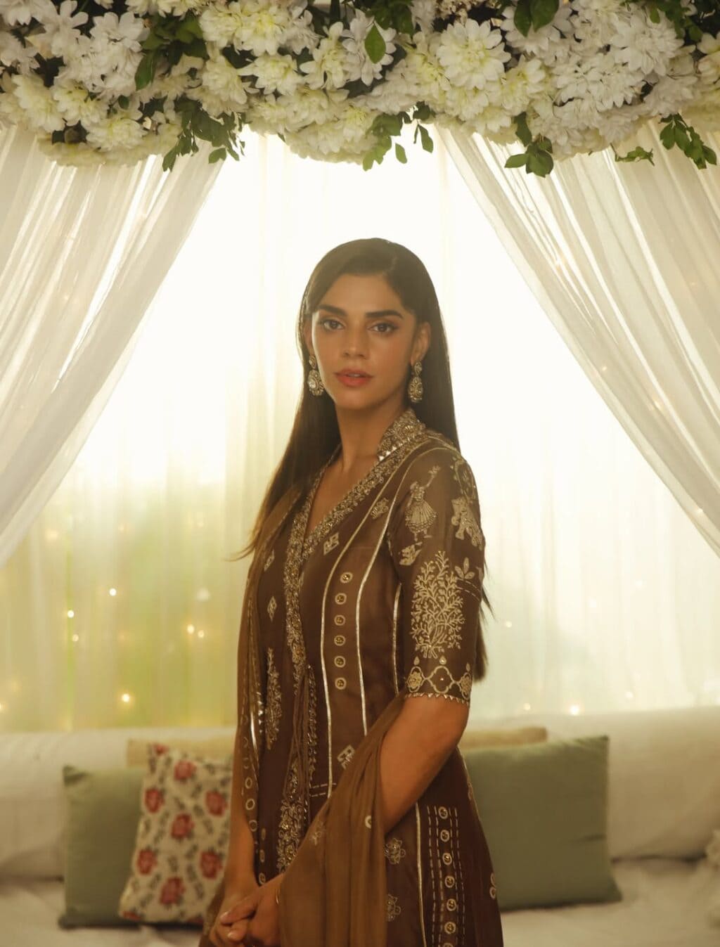 Sanam Saeed Breaks Down In Tears At Shaukat Khanum Fundraiser