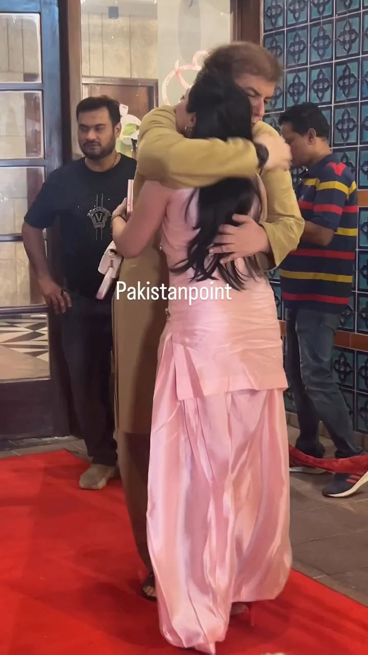 Audience Flabbergasted By Shameen Khan Hugging An Old Man Audience Flabbergasted By Shameen Khan Hugging An Old Man