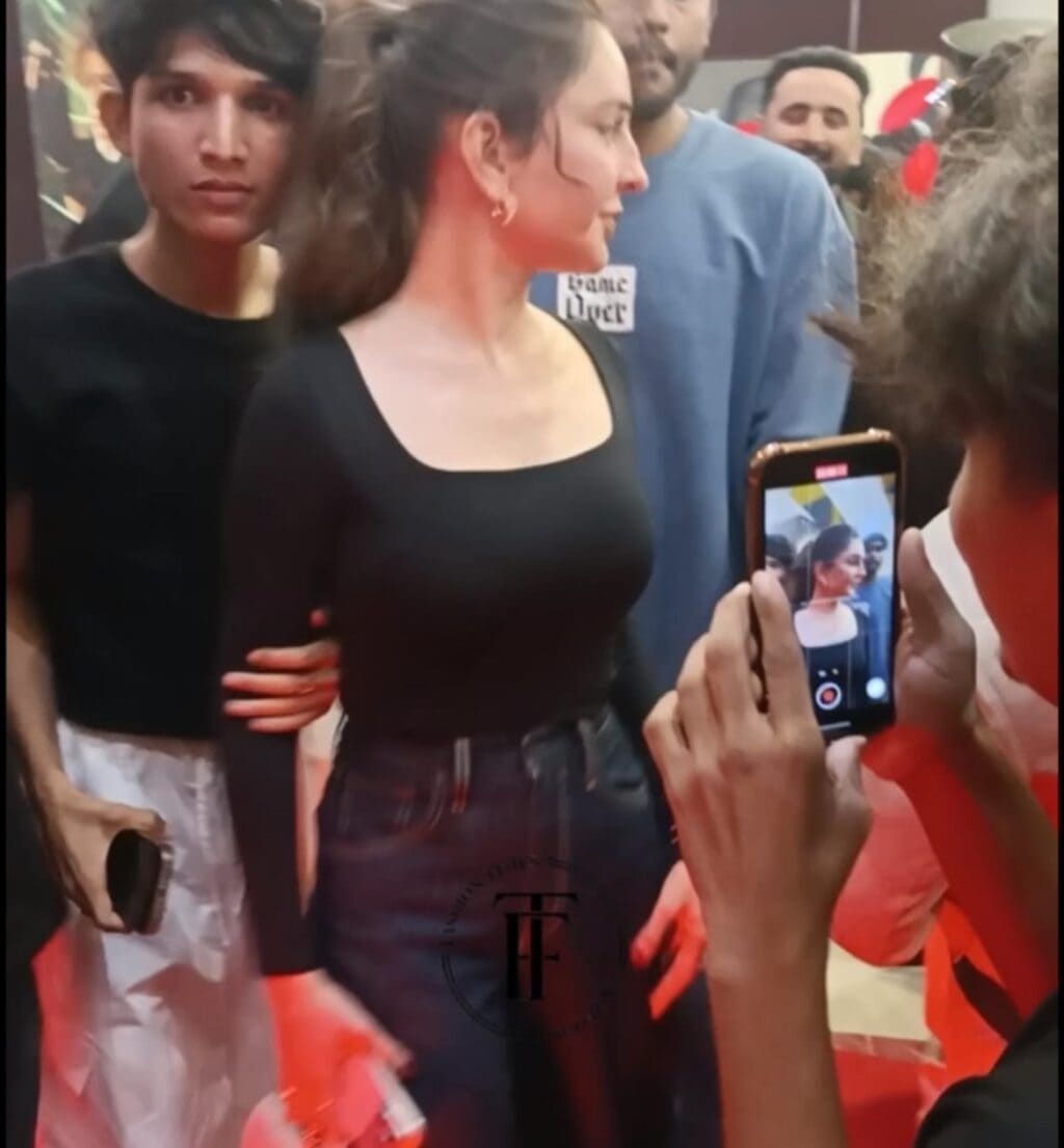 Sidra Niazi's Outfit Choice At An Event Under Fire Sidra Niazi’s Outfit Choice At An Event Under Fire